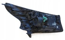 Laden Sie das Bild in den Galerie-Viewer, Frontscheinwerfer Opel Vivaro A B Trafic III 260607934R Rechts oder Links