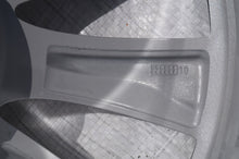 Laden Sie das Bild in den Galerie-Viewer, 1x Alufelge 20 Zoll 10.0" 5x120 35ET Silber 1027225-00-B Tesla Model X Rim Wheel FEL7312587332zp