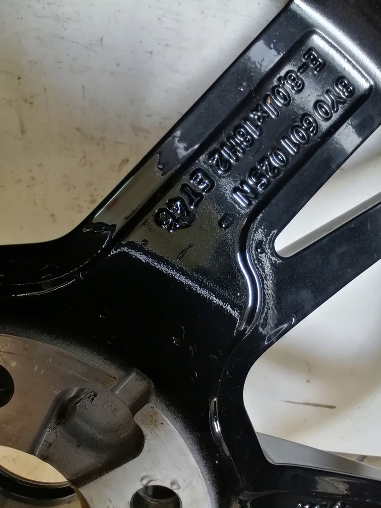 1x Alufelge 18 Zoll 8.0" 5x112 46ET Glanz Silber 8Y0601025N Audi A3 Mg Rim Wheel