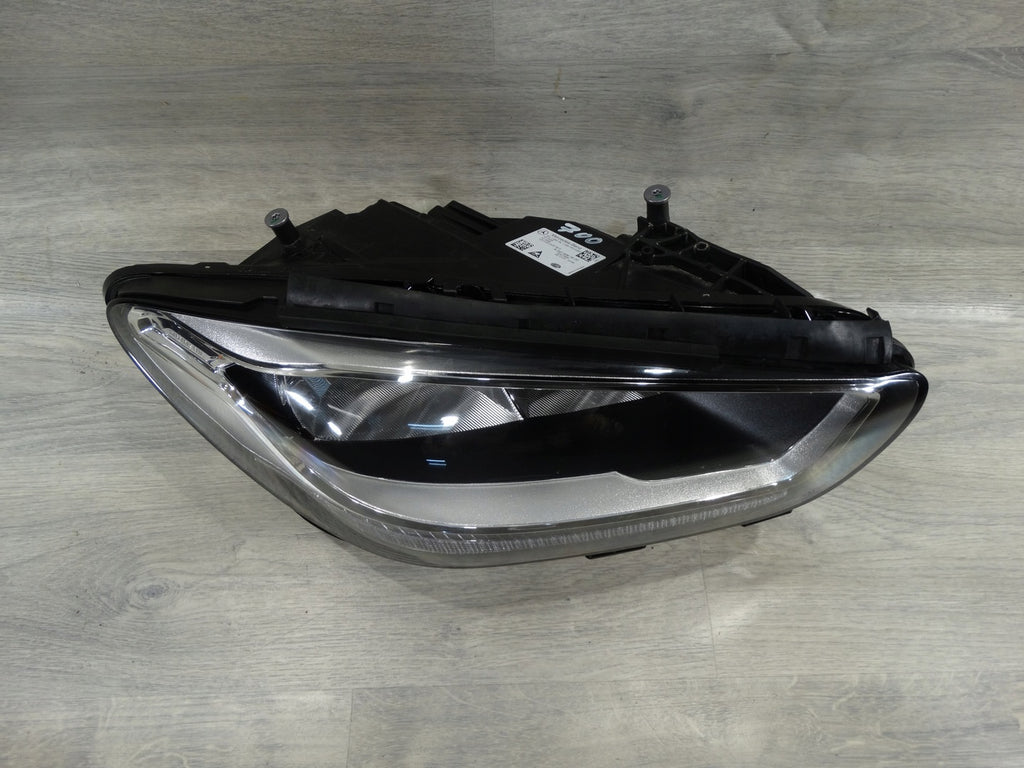 Frontscheinwerfer Mercedes-Benz W247 A2479067600 Halogen Rechts Headlight