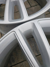 Laden Sie das Bild in den Galerie-Viewer, 4x Alufelge 19 Zoll 8.0" 5x120 40ET Glanz Silber 6007214-00-D Tesla Model S FEL8048573631bs