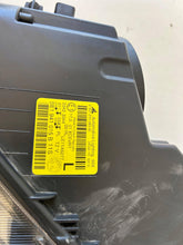 Laden Sie das Bild in den Galerie-Viewer, Frontscheinwerfer Skoda Octavia III 5E1941015B Xenon Links Headlight SCH9021155864ah