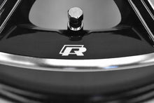 Laden Sie das Bild in den Galerie-Viewer, 4x Alufelge 18 Zoll 7.0&quot; 5x100 39ET Glanz Schwarz 2GM601025F VW T-Cross Tcross