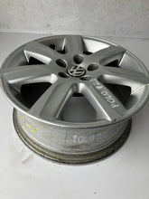 Laden Sie das Bild in den Galerie-Viewer, 1x Alufelge 15 Zoll 6.0&quot; 5x100 6R0601025L VW Polo Rim Wheel