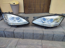 Laden Sie das Bild in den Galerie-Viewer, Frontscheinwerfer Mercedes-Benz W221 A2218205959 Ein Stück (Rechts oder Links) SCH8562337925pm