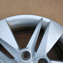 Laden Sie das Bild in den Galerie-Viewer, 1x Alufelge 17 Zoll 6.5" 5x112 41ET Glanz Schwarz 3V0601025BH Skoda Superb I FEL1636876533zl