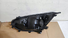 Laden Sie das Bild in den Galerie-Viewer, Frontscheinwerfer Mitsubishi 90738200 Rechts Scheinwerfer Headlight SCH9016000329km