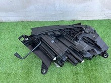 Laden Sie das Bild in den Galerie-Viewer, Frontscheinwerfer Skoda Enyaq 5LB941015A Full LED Links Scheinwerfer Headlight