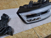 Laden Sie das Bild in den Galerie-Viewer, Frontscheinwerfer Audi Q3 8U0941033 Links Scheinwerfer Headlight