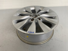 Laden Sie das Bild in den Galerie-Viewer, 1x Alufelge 16 Zoll 6.0" 5x100 38ET Glanz Silber 658601025B Skoda Kamiq FEL5620622617me