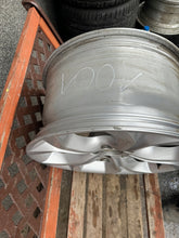 Load image into Gallery viewer, 1x Alufelge 19 Zoll 10.0" 5x120 53ET Glanz Silber 6788009 BMW X5 E70 X6 E71 FEL2197793106gl