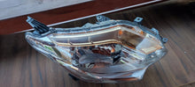 Load image into Gallery viewer, Frontscheinwerfer Mitsubishi L200 8301C738 Rechts Scheinwerfer Headlight SCH9198370055bk