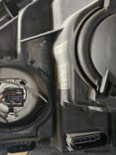 Laden Sie das Bild in den Galerie-Viewer, Frontscheinwerfer Mercedes-Benz W220 A2208204461 Rechts Scheinwerfer Headlight SCH4092045798qt