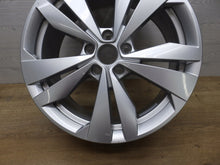 Laden Sie das Bild in den Galerie-Viewer, 1x Alufelge 18 Zoll 7.5&quot; 5x112 50ET Glanz Silber 10A071498 Vw Rim Wheel