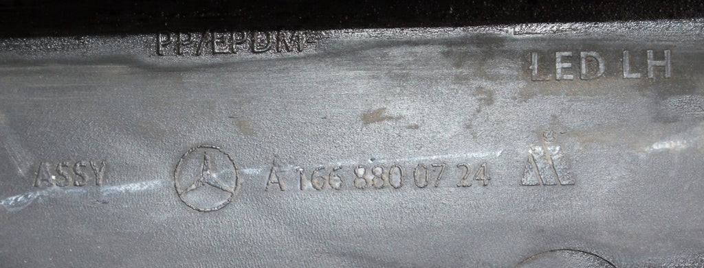 Rückleuchte Mercedes-Benz A1668200756 A1668842122 A1668800724 A0999068101 Links