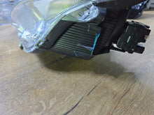 Laden Sie das Bild in den Galerie-Viewer, Frontscheinwerfer Mitsubishi Space Star W5335 Ein Stück (Rechts oder Links)