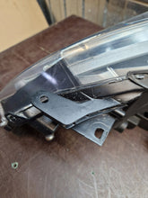Load image into Gallery viewer, Frontscheinwerfer Toyota Yaris Rechts Scheinwerfer Headlight