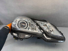 Load image into Gallery viewer, Frontscheinwerfer Mercedes-Benz W212 A2128202059 Xenon Rechts Headlight SCH3372537680qz