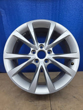 Laden Sie das Bild in den Galerie-Viewer, 1x Alufelge 17 Zoll 8Y0601025CC Audi A3 Rim Wheel FEL7000366466oo