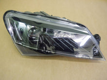Laden Sie das Bild in den Galerie-Viewer, Frontscheinwerfer Skoda Superb III 3V1941016B Xenon Rechts Headlight
