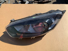 Laden Sie das Bild in den Galerie-Viewer, Frontscheinwerfer Ford Transit Courier ET7613W030-CK Links Headlight SCH1255672470xn