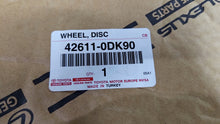 Laden Sie das Bild in den Galerie-Viewer, 1x Alufelge 18 Zoll 7.0" 5x114.3 50ET Glanz 42611-0DK90 Toyota Yaris Cross FEL5526133845he