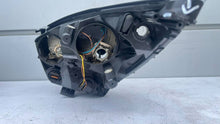Load image into Gallery viewer, Frontscheinwerfer Kia Venga 921021P000 Rechts Scheinwerfer Headlight