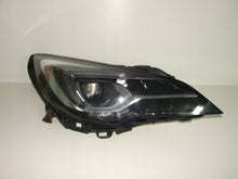 Laden Sie das Bild in den Galerie-Viewer, Frontscheinwerfer Opel Astra 662588537 39111150 LED Rechts Headlight