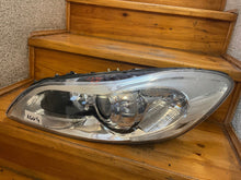 Laden Sie das Bild in den Galerie-Viewer, Frontscheinwerfer Volvo C30 31214803 LE08A6184 Xenon Links Headlight