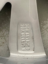 Load image into Gallery viewer, 1x Alufelge 17 Zoll 7.0" 5x112 45ET Glanz Silber 2GA601025P Mg T-Roc Rim Wheel FEL2436456885nb