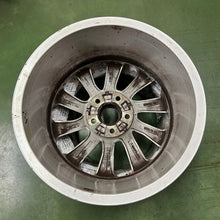 Load image into Gallery viewer, 1x Alufelge 17 Zoll 7.5" 5x112 38ET Glanz Silber 8W0601025 Audi Rim Wheel FEL8130502882qp