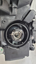 Laden Sie das Bild in den Galerie-Viewer, Frontscheinwerfer Toyota Yaris Links Scheinwerfer Headlight