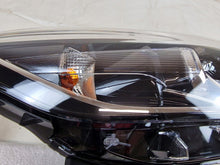 Laden Sie das Bild in den Galerie-Viewer, Frontscheinwerfer Renault Captur I 260102734R Rechts Scheinwerfer Headlight SCH4507128097rf