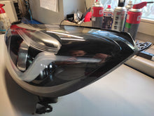 Laden Sie das Bild in den Galerie-Viewer, Frontscheinwerfer Honda Jazz V Links Scheinwerfer Headlight