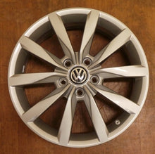 Load image into Gallery viewer, 1x Alufelge 17 Zoll 6.0&quot; 5x112 48ET Glanz Silber 5G0601025 VW Golf Vii Rim Wheel