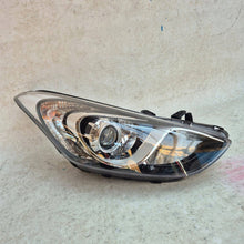 Load image into Gallery viewer, Frontscheinwerfer Hyundai I30 92102-A6060 Rechts Scheinwerfer Headlight SCH1113471642np