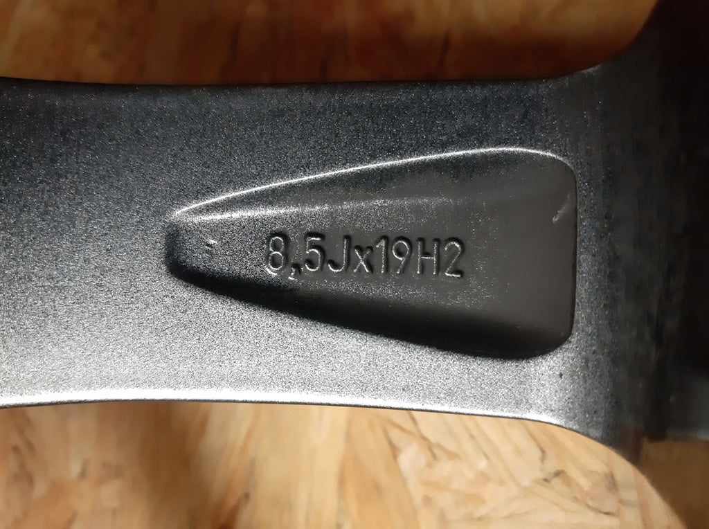 1x Alufelge 19 Zoll 8.5" 5x114.3 670044699 Maserati Levante Rim Wheel