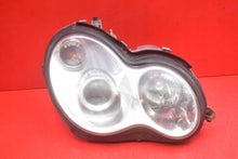 Laden Sie das Bild in den Galerie-Viewer, Frontscheinwerfer Mercedes-Benz W203 A2038203861 Xenon Rechts Headlight SCH6055411013dl