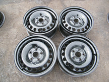 Laden Sie das Bild in den Galerie-Viewer, 4x Alufelge 15 Zoll 6.0" 5x112 47ET Schwarz VW Caddy V Golf III Jetta VI Touran FEL4648129954me