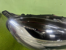 Laden Sie das Bild in den Galerie-Viewer, Frontscheinwerfer Volvo V40 32228480 Rechts Scheinwerfer Headlight SCH7809425911ya