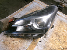 Load image into Gallery viewer, Frontscheinwerfer Toyota Yaris Links Scheinwerfer Headlight
