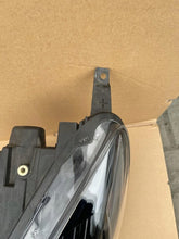 Laden Sie das Bild in den Galerie-Viewer, Frontscheinwerfer Ford Kuga LV4B-13E016-AP Ein Satz Scheinwerfer Headlight SCH5395558589an