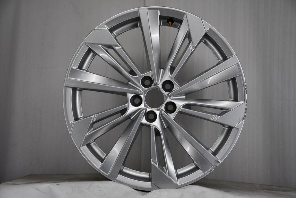 1x Alufelge 18 Zoll 7.0" 5x100 39ET Glanz Silber 658601025P Skoda Scala Kamiq FEL1267727579jc