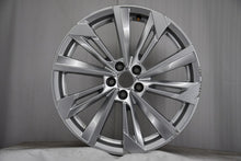 Laden Sie das Bild in den Galerie-Viewer, 1x Alufelge 18 Zoll 7.0" 5x100 39ET Glanz Silber 658601025P Skoda Scala Kamiq FEL1267727579jc
