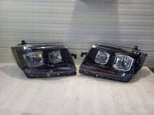 Laden Sie das Bild in den Galerie-Viewer, Frontscheinwerfer VW Crafter 7C1941005A 7C1941006A Ein Satz Headlight SCH3010902130rh