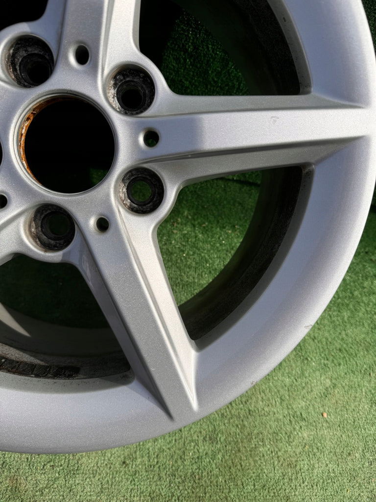 1x Alufelge 16 Zoll 7.0" 5x120 40ET Glanz Silber 6866302 BMW 1 F21 E87 F20 FEL7694676185an