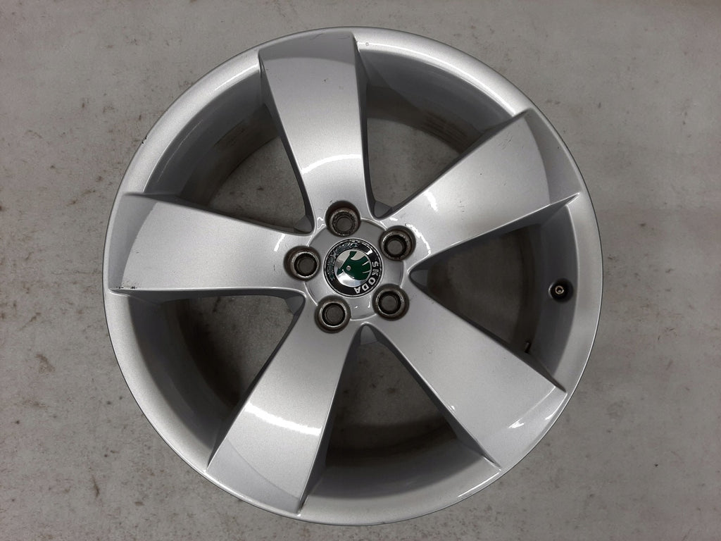 1x Alufelge 17 Zoll 7.0" 5x100 41ET Glanz Silber 5J7601025 Skoda Roomster