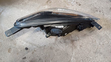 Laden Sie das Bild in den Galerie-Viewer, Frontscheinwerfer Ford Fiesta 6789345GDHF3 Links Scheinwerfer Headlight SCH5310019279jr