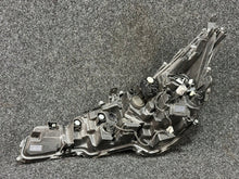 Laden Sie das Bild in den Galerie-Viewer, Frontscheinwerfer Toyota Corolla 81110-02S70 LED Ein Stück (Rechts oder Links)