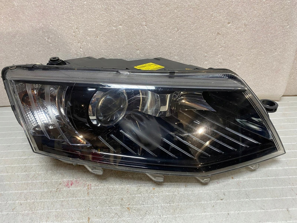Frontscheinwerfer Skoda Octavia III 5E1941016B Xenon Rechts Headlight SCH7760761381zg